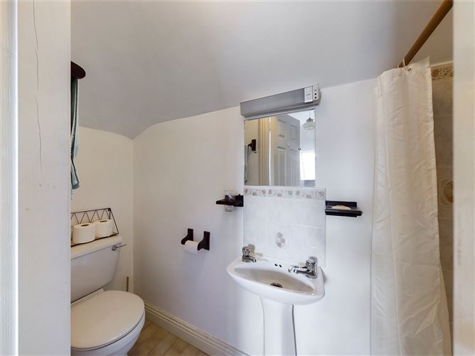 2 Showgrounds View, Ennis, Co. Clare