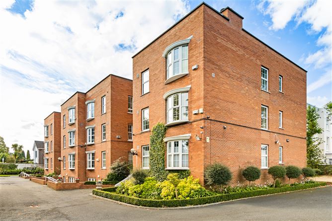 15 Verona, Queens Park