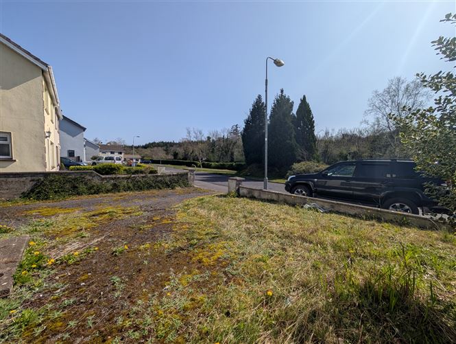 8 Gorse Grove, Foxford, Co. Mayo