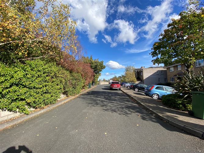 7 Hillcrest Manor, Templeogue, Dublin 6W
