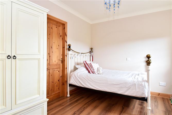 20 Pine Grove, Moycullen, Galway