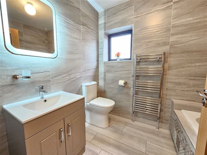 21 Meadow View, Clarecastle, Ennis, Co. Clare