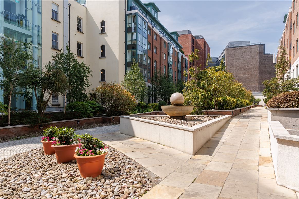 62 Adelaide Square, Whitefriar Street, Dublin 8