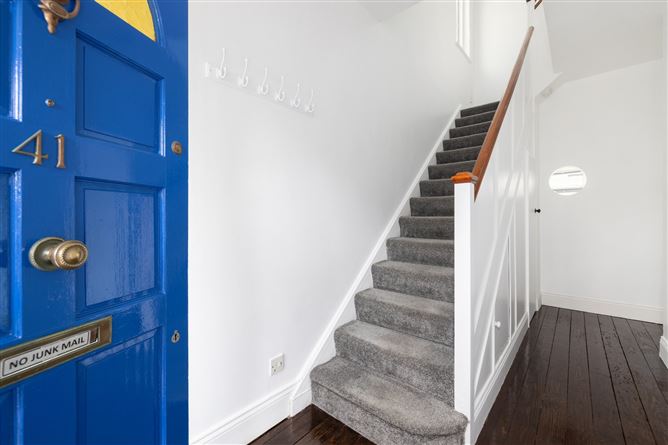 https://photos-a.propertyimages.ie/media/1/5/8/4933851/42a22648-ad9c-4cf0-aa00-557ed0a1d017_l.jpg