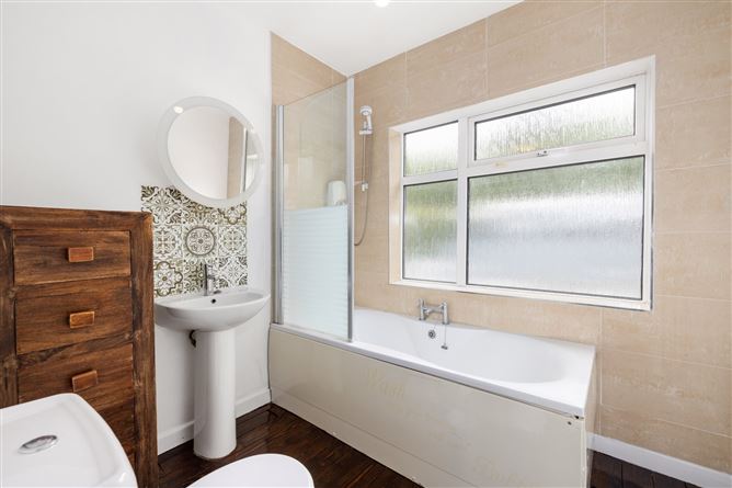 https://photos-a.propertyimages.ie/media/1/5/8/4933851/42a22648-ad9c-4cf0-aa00-557ed0a1d017_l.jpg