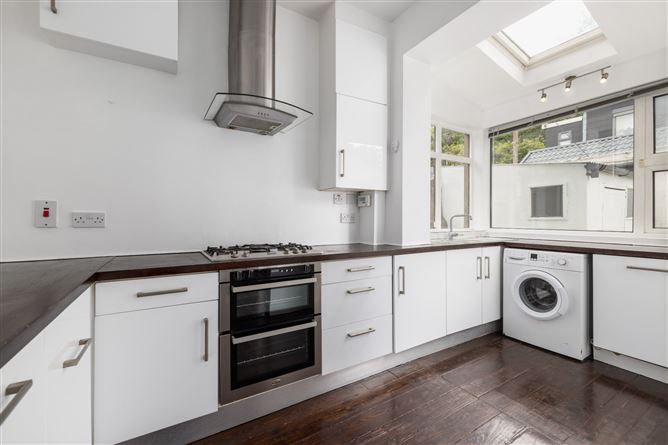 https://photos-a.propertyimages.ie/media/1/5/8/4933851/42a22648-ad9c-4cf0-aa00-557ed0a1d017_l.jpg
