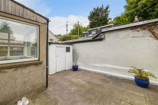 https://photos-a.propertyimages.ie/media/1/5/8/4933851/42a22648-ad9c-4cf0-aa00-557ed0a1d017_l.jpg