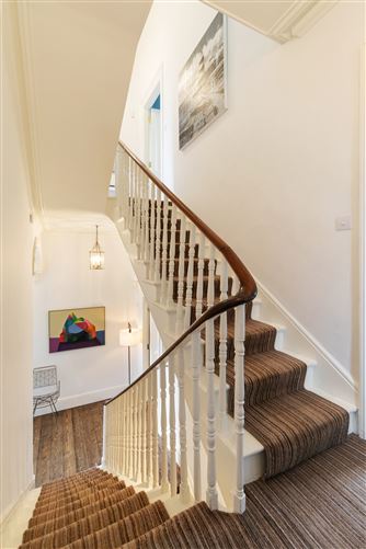 https://photos-a.propertyimages.ie/media/1/5/8/5005851/035d2b5f-8a49-49bb-9aa3-c648de944a25_l.jpg