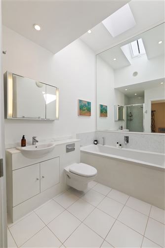 https://photos-a.propertyimages.ie/media/1/5/8/5005851/035d2b5f-8a49-49bb-9aa3-c648de944a25_l.jpg