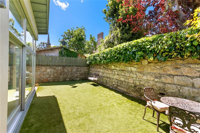 https://photos-a.propertyimages.ie/media/1/5/8/5005851/035d2b5f-8a49-49bb-9aa3-c648de944a25_l.jpg