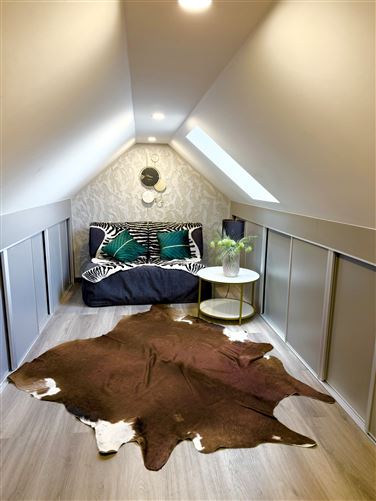 https://photos-a.propertyimages.ie/media/1/5/8/5015851/91a195a8-771e-4453-99ae-dd53a3fd6fe7_l.jpg