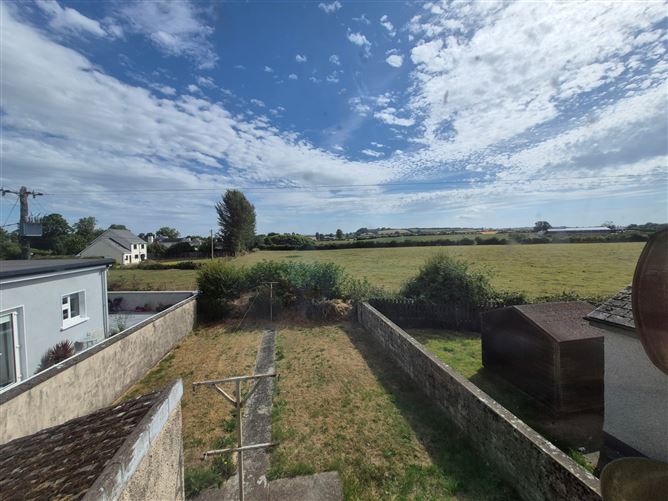 Photo 11 of 17 — 17 Pearse Park, Golden, Co. Tipperary