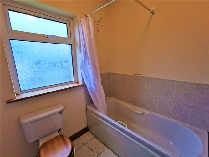 27 Sarsfield Crescent, Charlestown, Co. Mayo