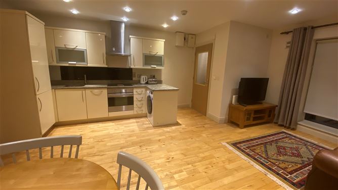 https://photos-a.propertyimages.ie/media/1/5/9/4953951/a31f6e6d-4a4d-44a7-953e-ef89654e911a_l.jpg