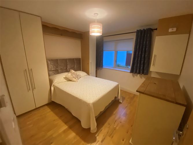 https://photos-a.propertyimages.ie/media/1/5/9/4953951/a31f6e6d-4a4d-44a7-953e-ef89654e911a_l.jpg