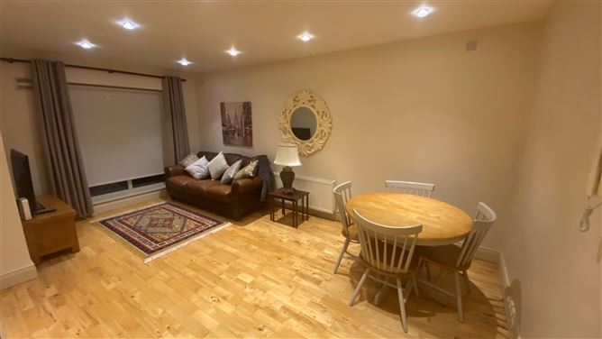 https://photos-a.propertyimages.ie/media/1/5/9/4953951/a31f6e6d-4a4d-44a7-953e-ef89654e911a_l.jpg