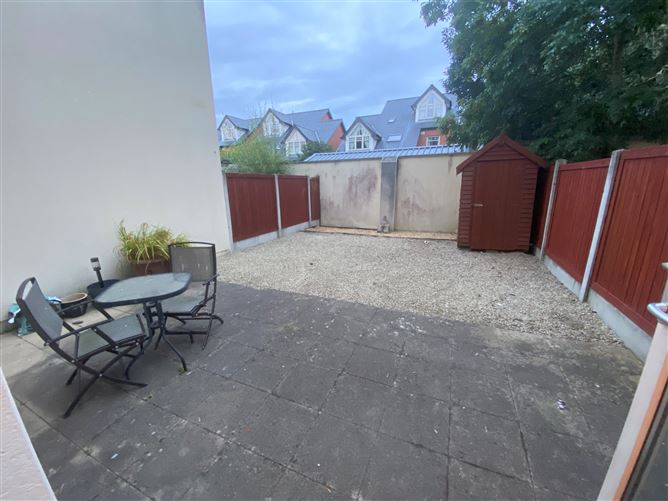 https://photos-a.propertyimages.ie/media/1/5/9/4953951/a31f6e6d-4a4d-44a7-953e-ef89654e911a_l.jpg