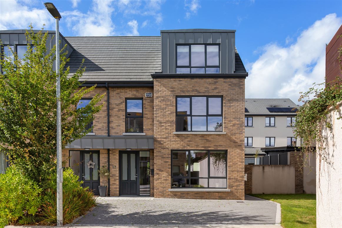 12 Carraig Bui, Johnstown Road, Cabinteely, Dublin