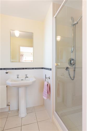 https://photos-a.propertyimages.ie/media/1/6/0/4957061/30e043cc-5e4e-4a3c-8ecd-d3dd19b4c8af_l.jpg