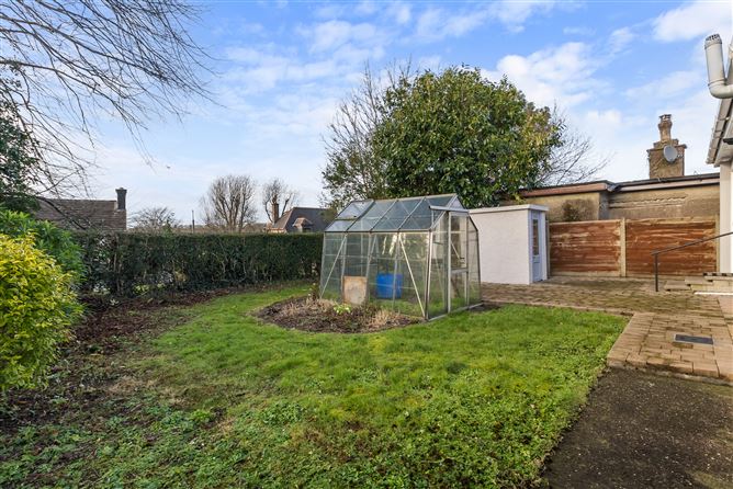 https://photos-a.propertyimages.ie/media/1/6/1/4906161/35528524-b399-40dc-b5ee-346db82a533a_l.jpg