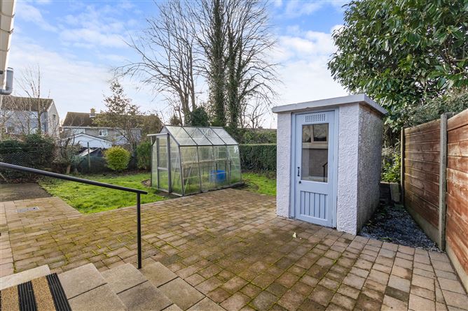 https://photos-a.propertyimages.ie/media/1/6/1/4906161/35528524-b399-40dc-b5ee-346db82a533a_l.jpg