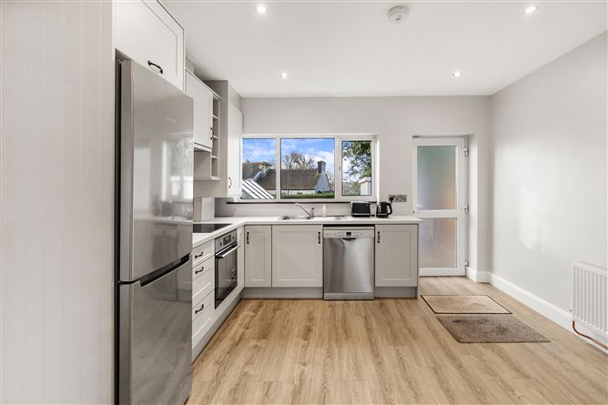 https://photos-a.propertyimages.ie/media/1/6/1/4906161/35528524-b399-40dc-b5ee-346db82a533a_l.jpg