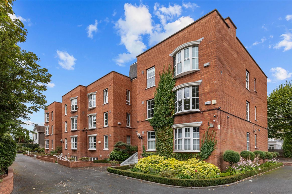 8 Verona, Queens Park, Monkstown, Co. Dublin