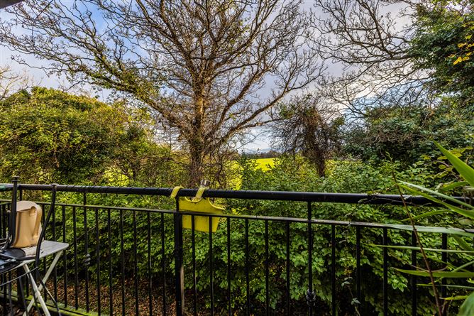 10 The Square, Larch Hill, Santry, Dublin 9