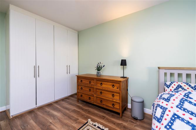 10 The Square, Larch Hill, Santry, Dublin 9