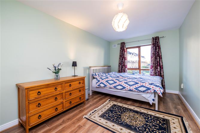 10 The Square, Larch Hill, Santry, Dublin 9