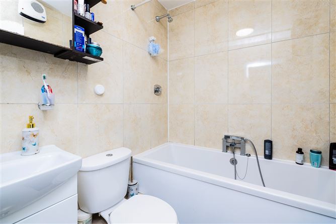 10 The Square, Larch Hill, Santry, Dublin 9