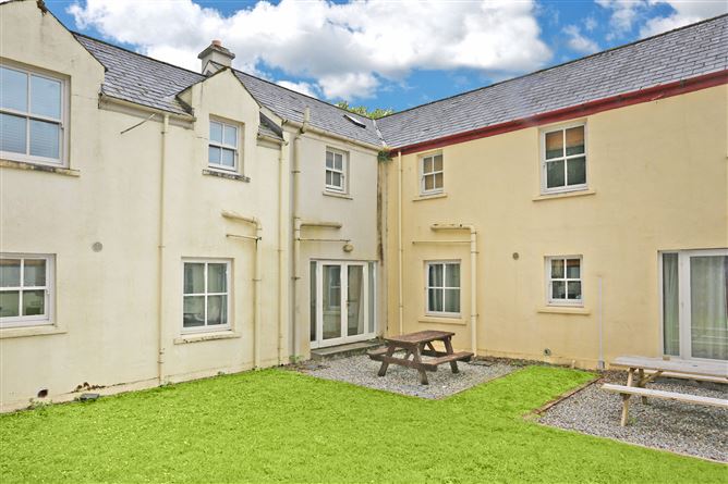 18 Castle Gardens, Bunratty, Co. Clare