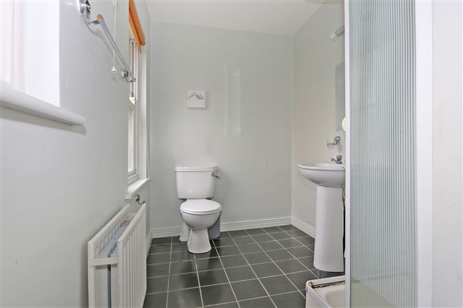 18 Castle Gardens, Bunratty, Co. Clare