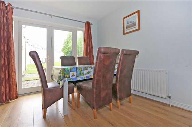 18 Castle Gardens, Bunratty, Co. Clare