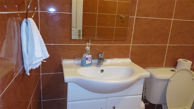 https://photos-a.propertyimages.ie/media/1/6/3/4955361/e4fae899-43d7-45aa-8878-ac7f220bd29e_l.jpg