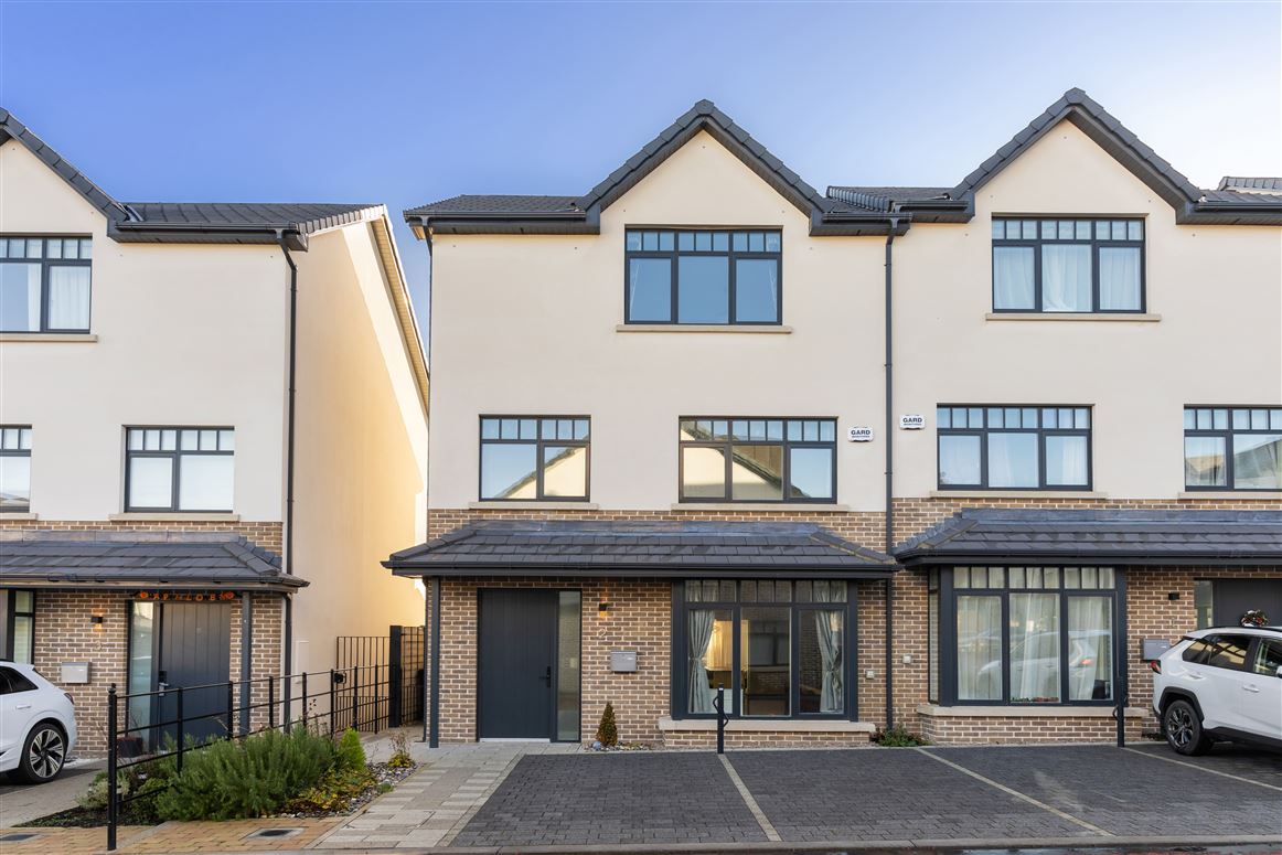 2 Woodward Chase, Glencairn Gate, Leopardstown, Dublin 18
