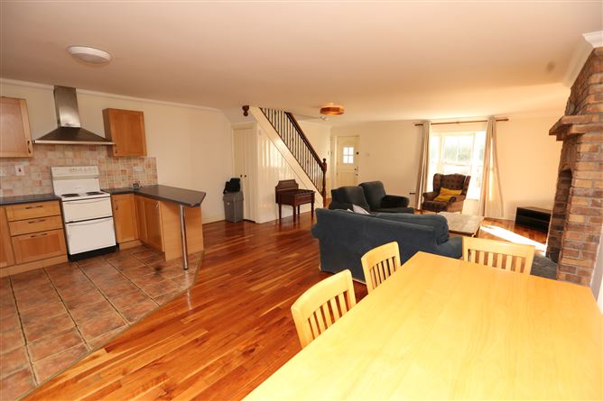 9 The Courtyard, Eastham Road, Bettystown, Co. Meath
