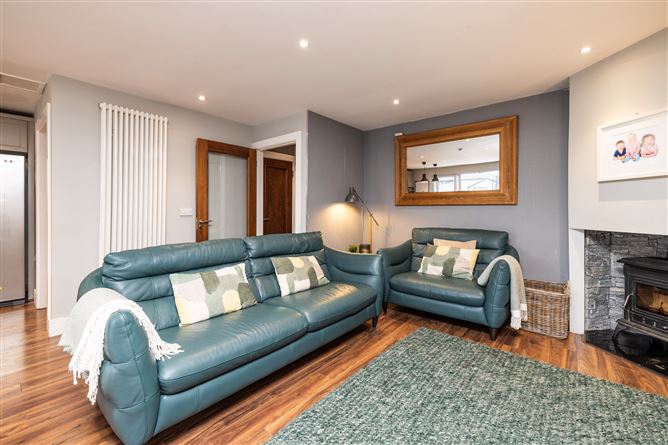 4 SHANOWEN GROVE, Santry, Dublin 9