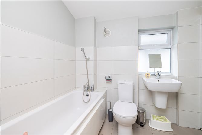 4 SHANOWEN GROVE, Santry, Dublin 9