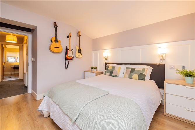 4 SHANOWEN GROVE, Santry, Dublin 9