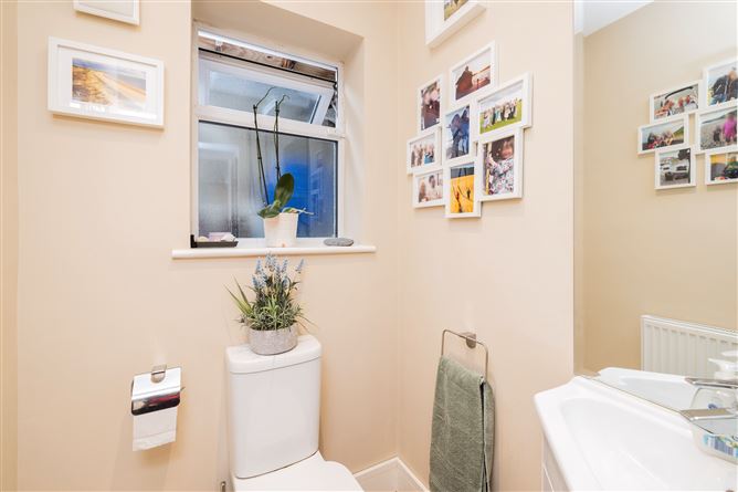 4 SHANOWEN GROVE, Santry, Dublin 9