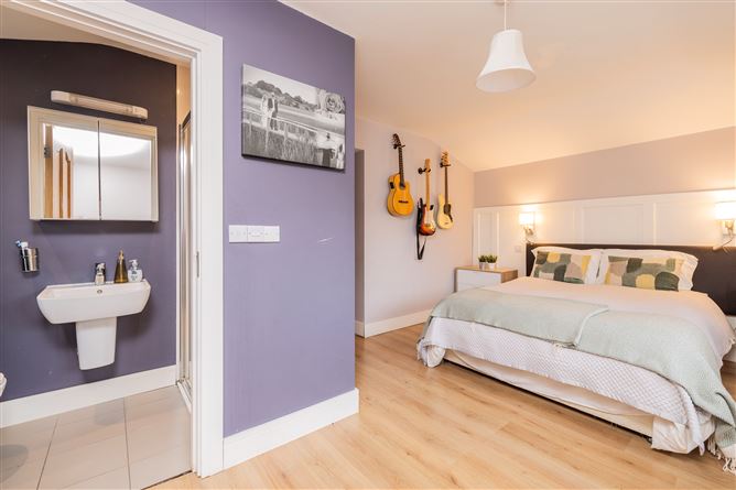 4 SHANOWEN GROVE, Santry, Dublin 9