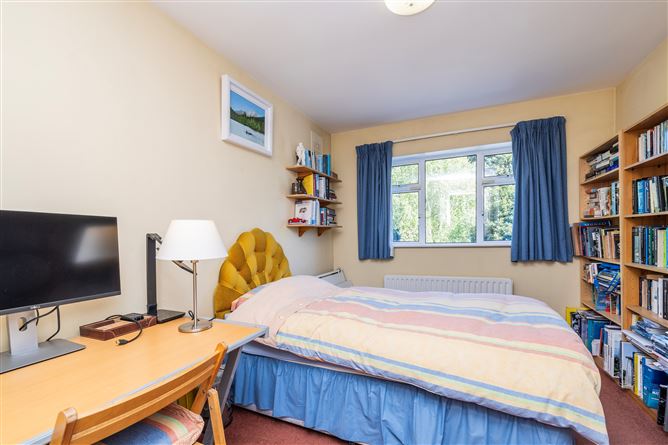 https://photos-a.propertyimages.ie/media/1/6/6/4927661/f3b10f78-bcef-4bb1-b4e6-9d89d44baf20_l.jpg