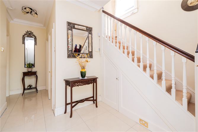 https://photos-a.propertyimages.ie/media/1/6/6/4927661/f3b10f78-bcef-4bb1-b4e6-9d89d44baf20_l.jpg