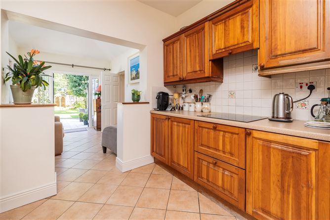 https://photos-a.propertyimages.ie/media/1/6/6/4927661/f3b10f78-bcef-4bb1-b4e6-9d89d44baf20_l.jpg