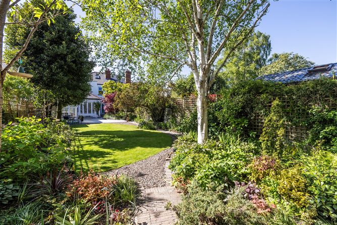 https://photos-a.propertyimages.ie/media/1/6/6/4927661/f3b10f78-bcef-4bb1-b4e6-9d89d44baf20_l.jpg