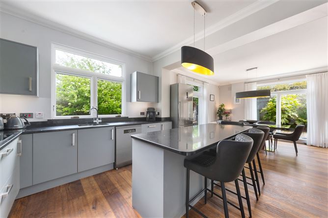 https://photos-a.propertyimages.ie/media/1/6/7/4997761/9c394711-0741-425c-8d33-5a251e7588ce_l.jpg