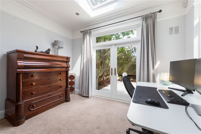 https://photos-a.propertyimages.ie/media/1/6/7/4997761/9c394711-0741-425c-8d33-5a251e7588ce_l.jpg