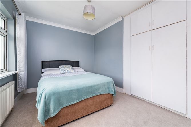 https://photos-a.propertyimages.ie/media/1/6/7/5008761/d432de76-f7fe-4e11-9cf0-365d4b512a0c_l.jpg