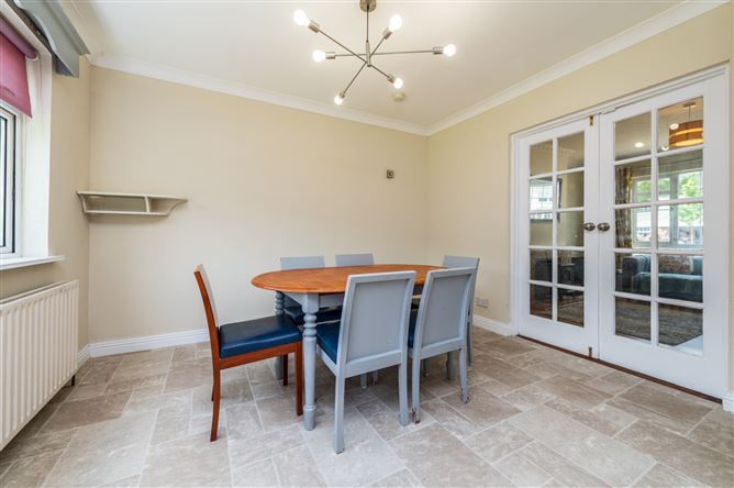 https://photos-a.propertyimages.ie/media/1/6/7/5008761/d432de76-f7fe-4e11-9cf0-365d4b512a0c_l.jpg